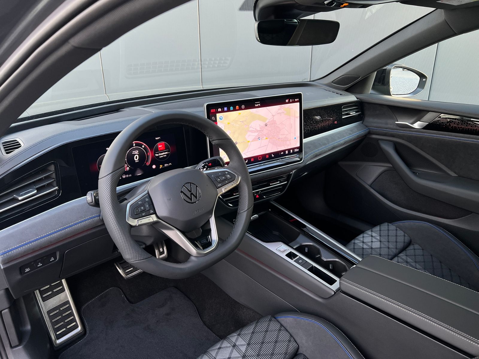 Fahrzeugabbildung Volkswagen Passat Variant R-Line 2.0 TDI DSG 4MOTION *AHK,