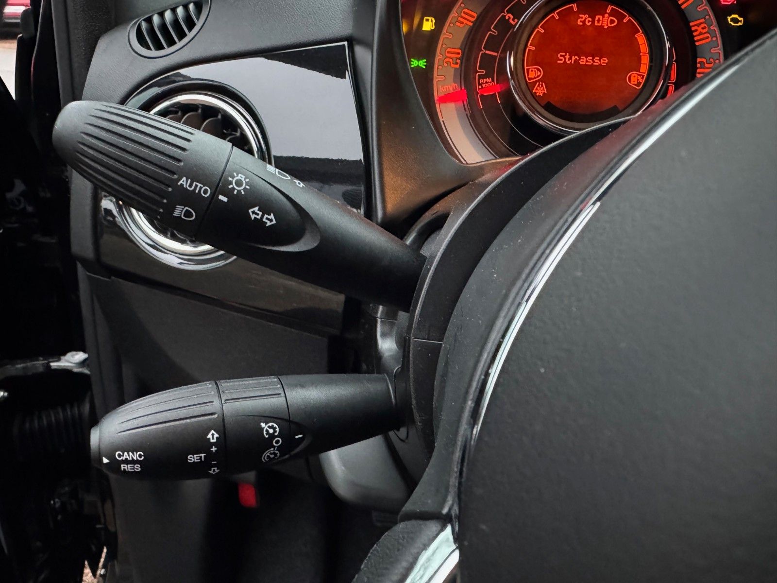 Fahrzeugabbildung Fiat FIAT 500 Hatchback Carplay Tempomat