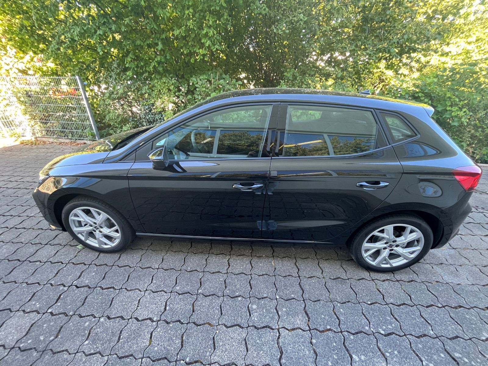Fahrzeugabbildung SEAT Ibiza 1.0 TSI 85 kW Style 17" SHZ PDC LED