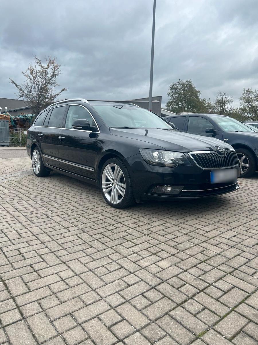 Skoda Superb 2014 — салон