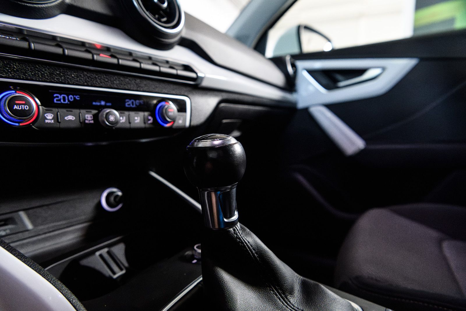 Fahrzeugabbildung Audi Q2 sport 1.6 TDI +LED +Bluetooth