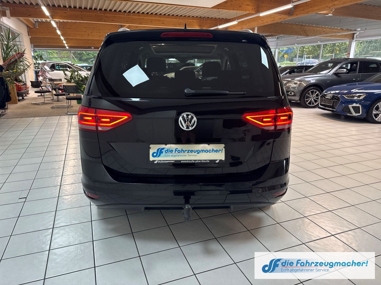 Fahrzeugabbildung Volkswagen Touran Comfortline TDi  DSGPano LED Navi Massage