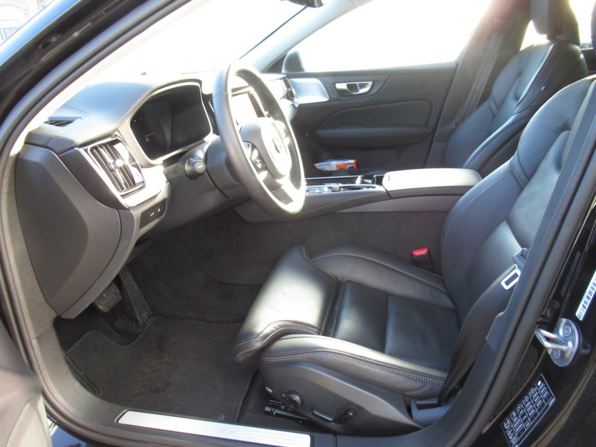 Volvo V60 T8 Recharge AWD Ultra Dark Automatik foto 10