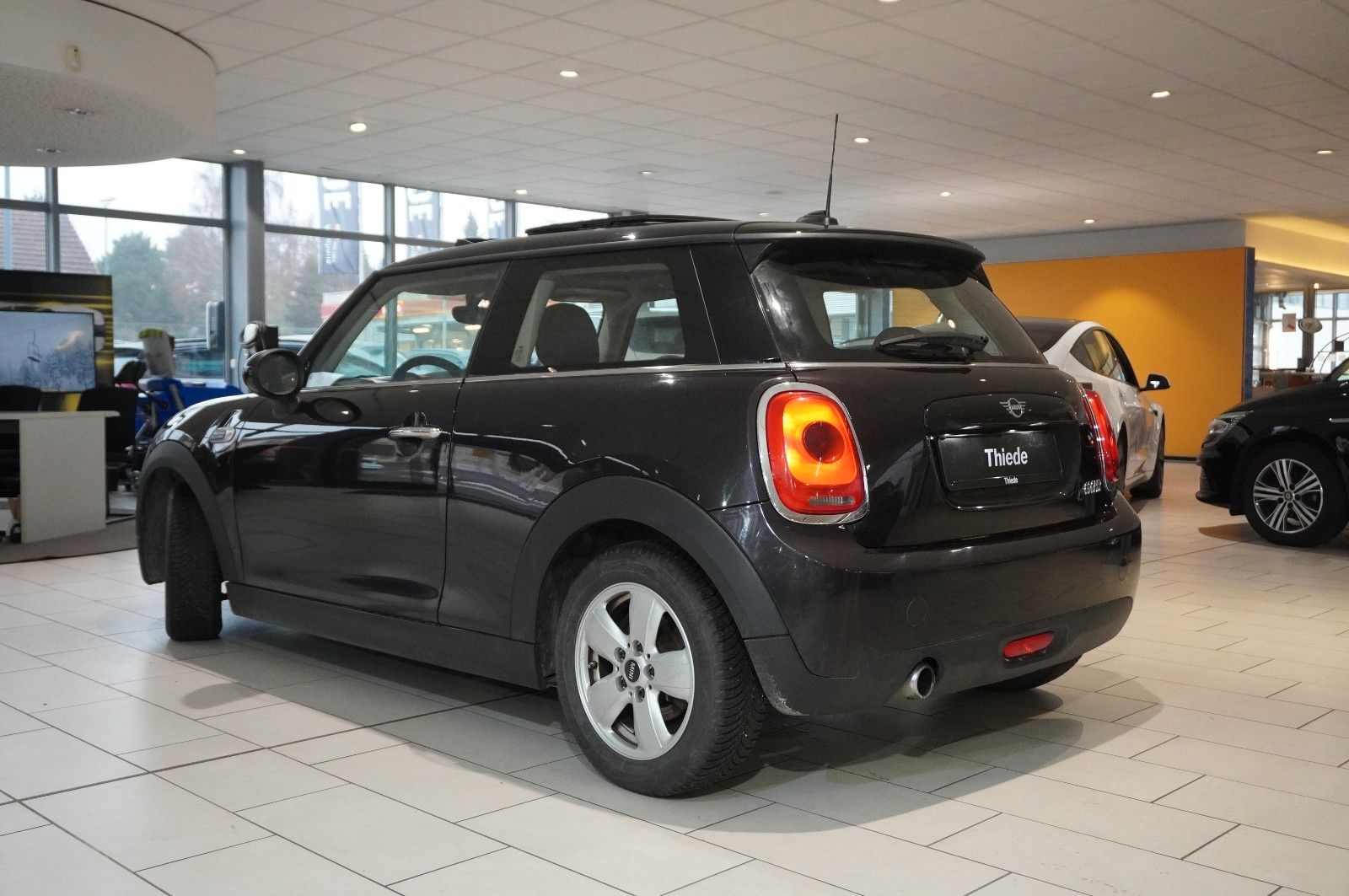 Fahrzeugabbildung MINI COOPER 1.5 3-TÜR PANO./SHZ/KLIMA/BT