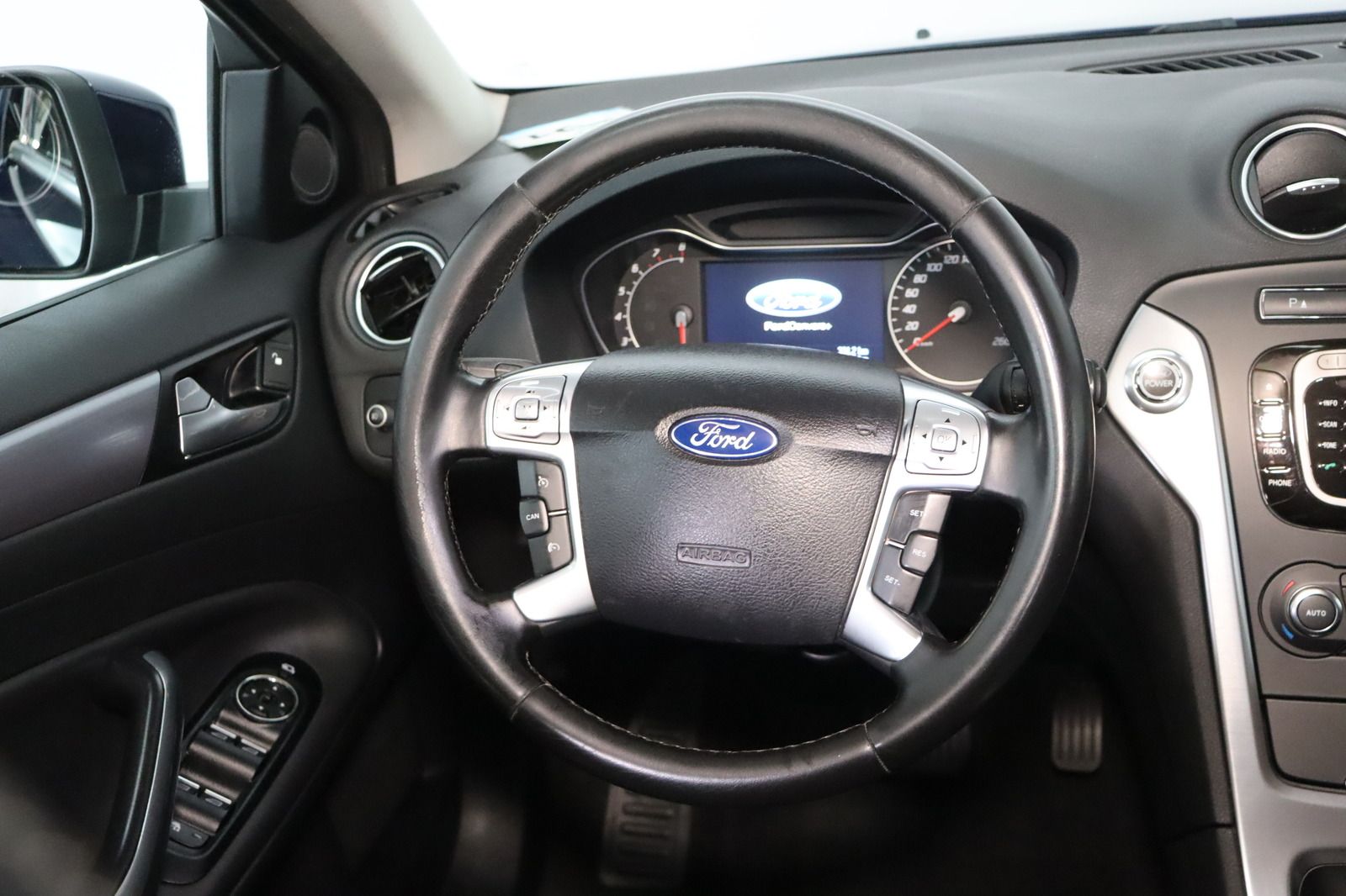 Fahrzeugabbildung Ford Mondeo Turnier 2.0i Titanium * Sitzhzg * Top