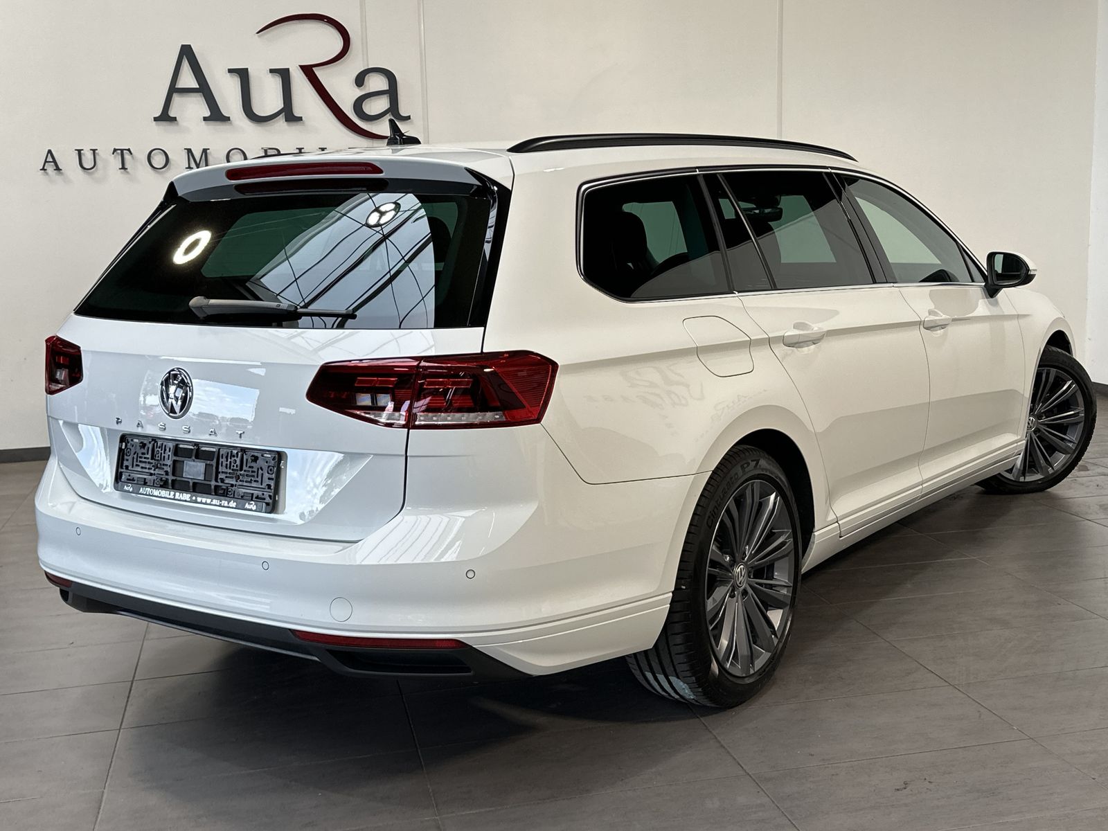 Fahrzeugabbildung Volkswagen Passat Variant 2.0 TDI DSG R-Line NAV+LED+AHK+PP
