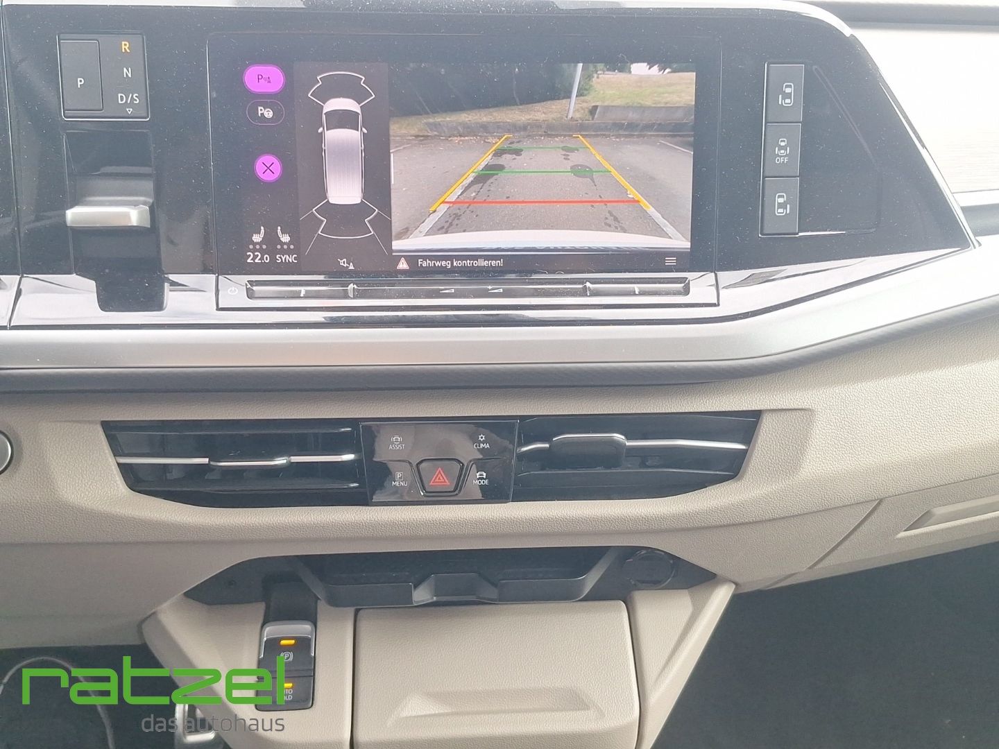 Fahrzeugabbildung Volkswagen T7 Multivan STYLE 2.0 TSI DSG LR 7-Sitze PANO+AH