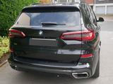 BMW X5 M50d xDrive*PANORAMA*HUD*LUFT*AHK*SCHECKHEFT* - BMW X5 M50 in Essen