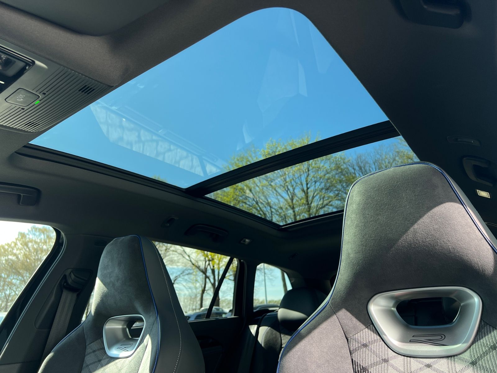 Fahrzeugabbildung Volkswagen Passat Variant R-Line 2.0 TDI DSG 4MOTION *AHK,