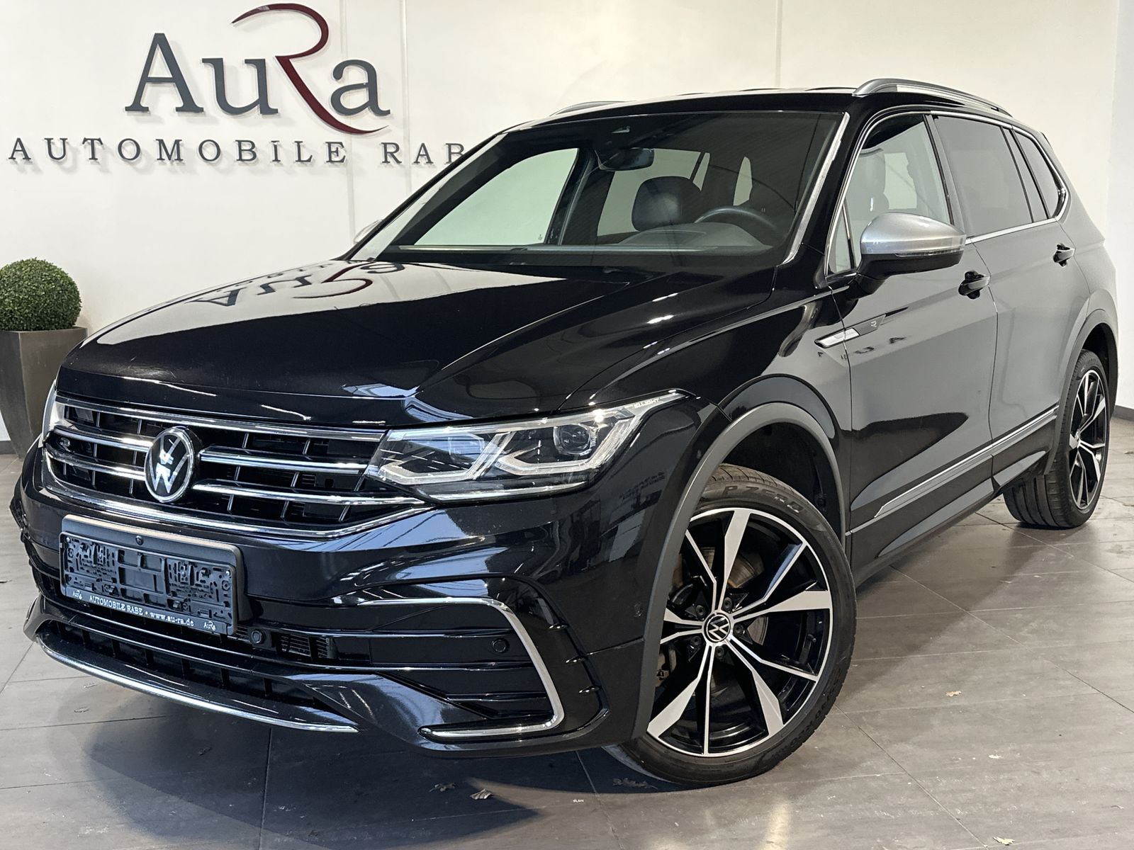 Fahrzeugabbildung Volkswagen Tiguan Allspace R-Line 4M NAV+LED+AHK+20ZO+360°