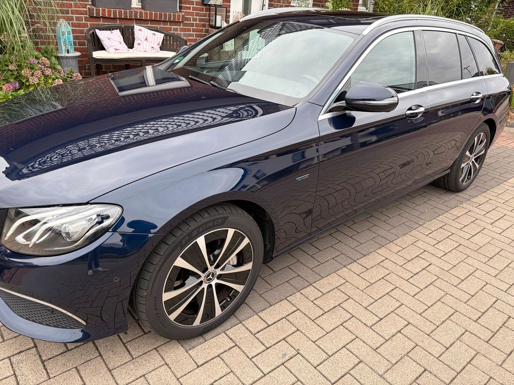 Image of Mercedes-Benz E 300
