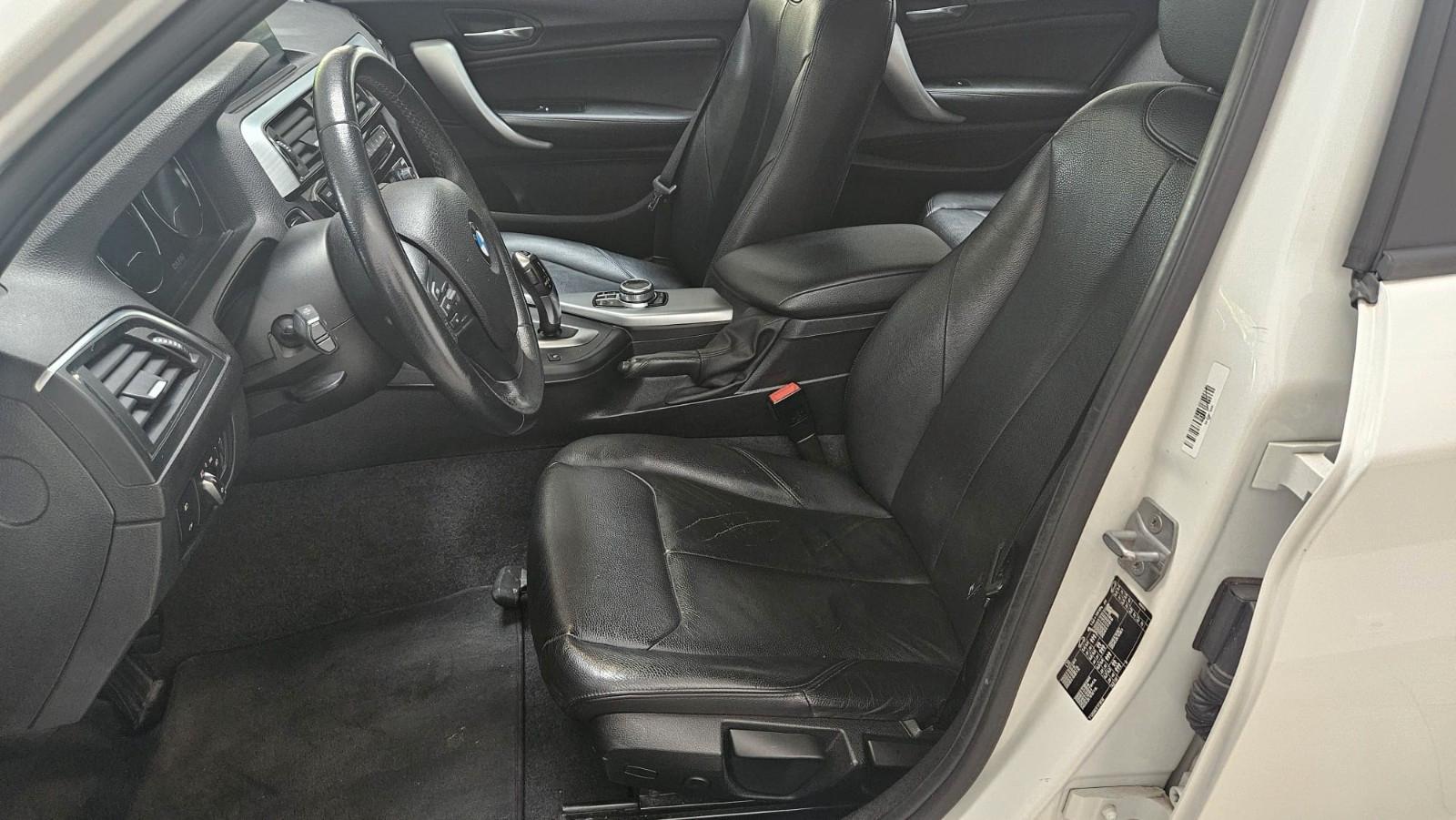 BMW 120i Vollleder Navi Tempomat Sitzheizung PDC LED