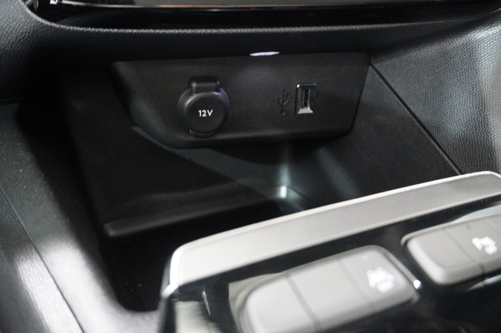 Fahrzeugabbildung Opel Mokka-e EDITION 1-PHASIG LED/KAMERA/SHZ/VIRT/DAB