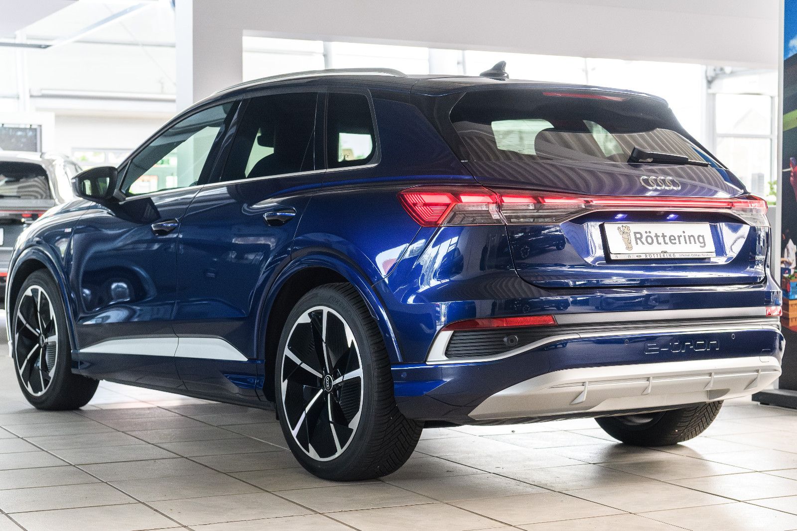 Fahrzeugabbildung Audi Q4 e-tron 45 RFK/MATRIX