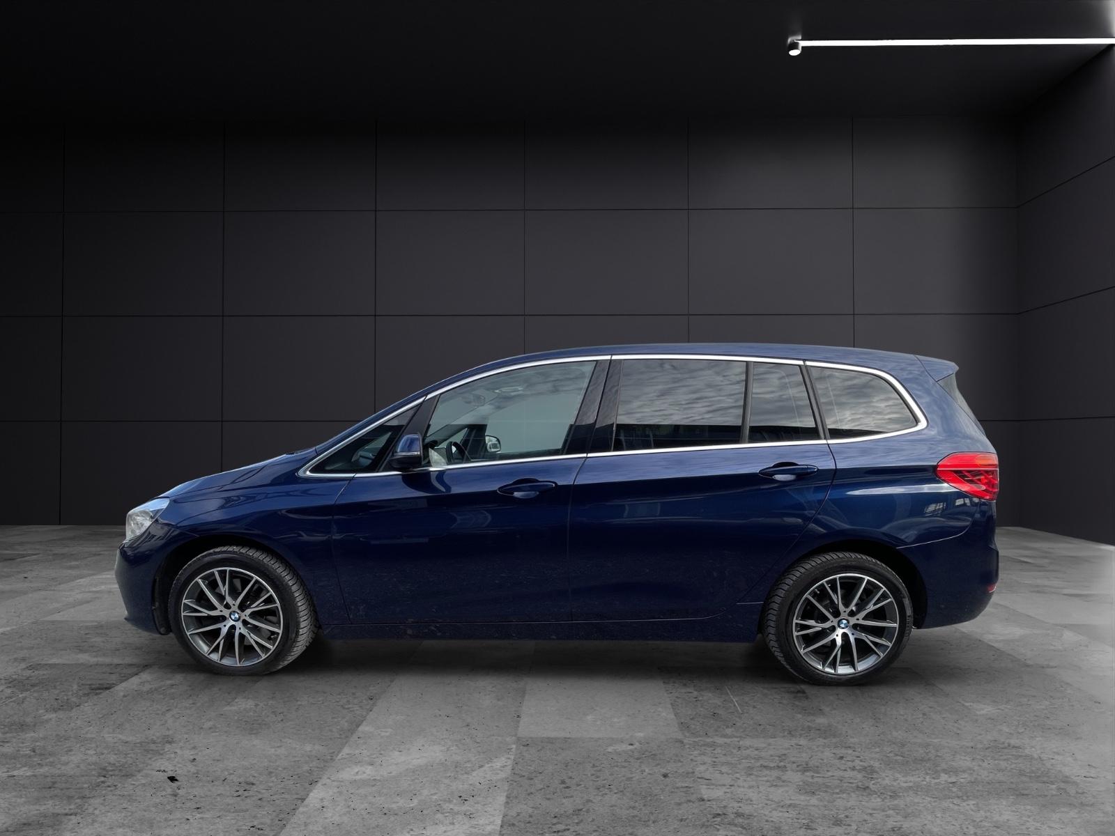 BMW 220i Gran Tourer Advantage Automatik /PANO/LED/