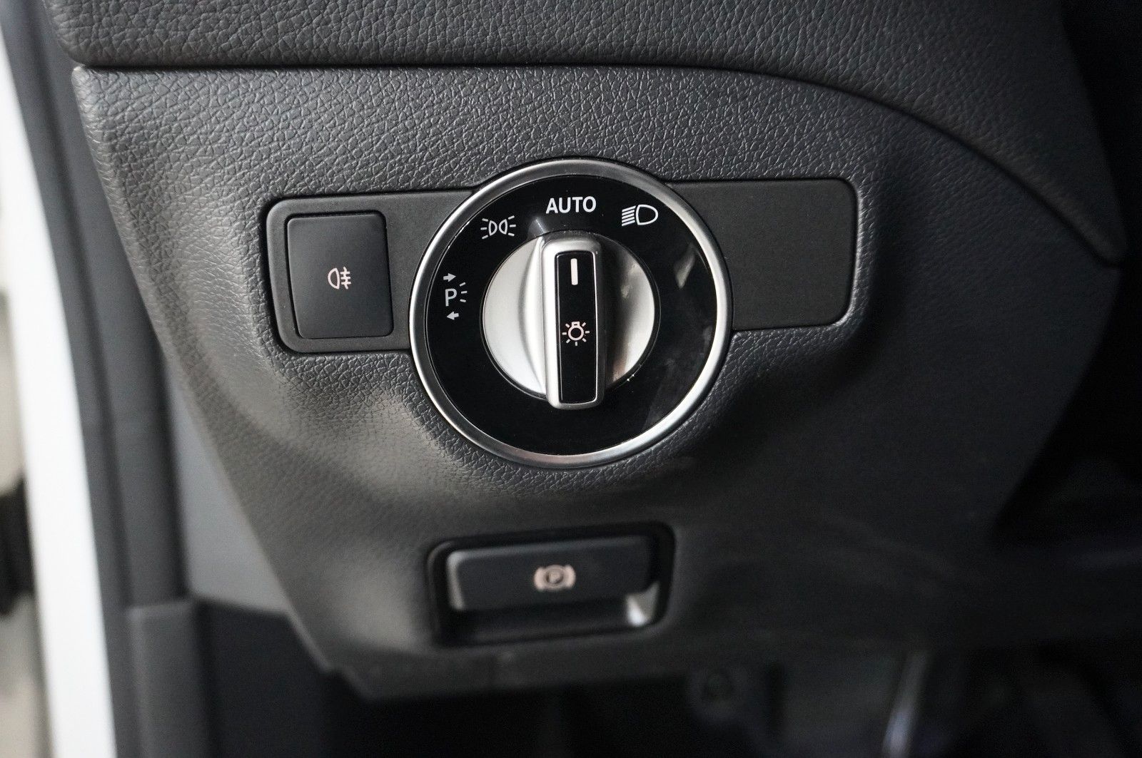 Fahrzeugabbildung Mercedes-Benz CLA 200 SB URBAN 7G-DCT NAVI/LED/PANO./SHZ/SPORT