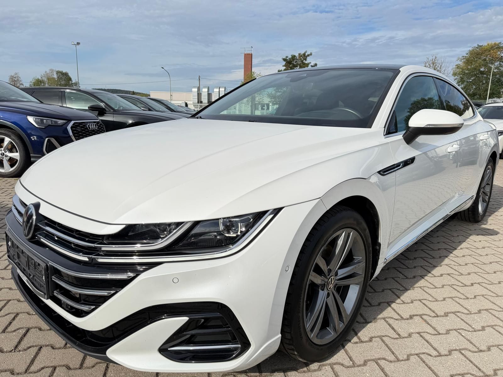 Volkswagen Arteon Lim R-Line IQ.Drive Navi AHK HUD Pano Par foto 1