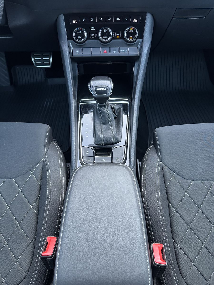 Fahrzeugabbildung SKODA Karoq 1.5 TSI DSG Sportline NAV+LED+AHK+VCOCK+PP