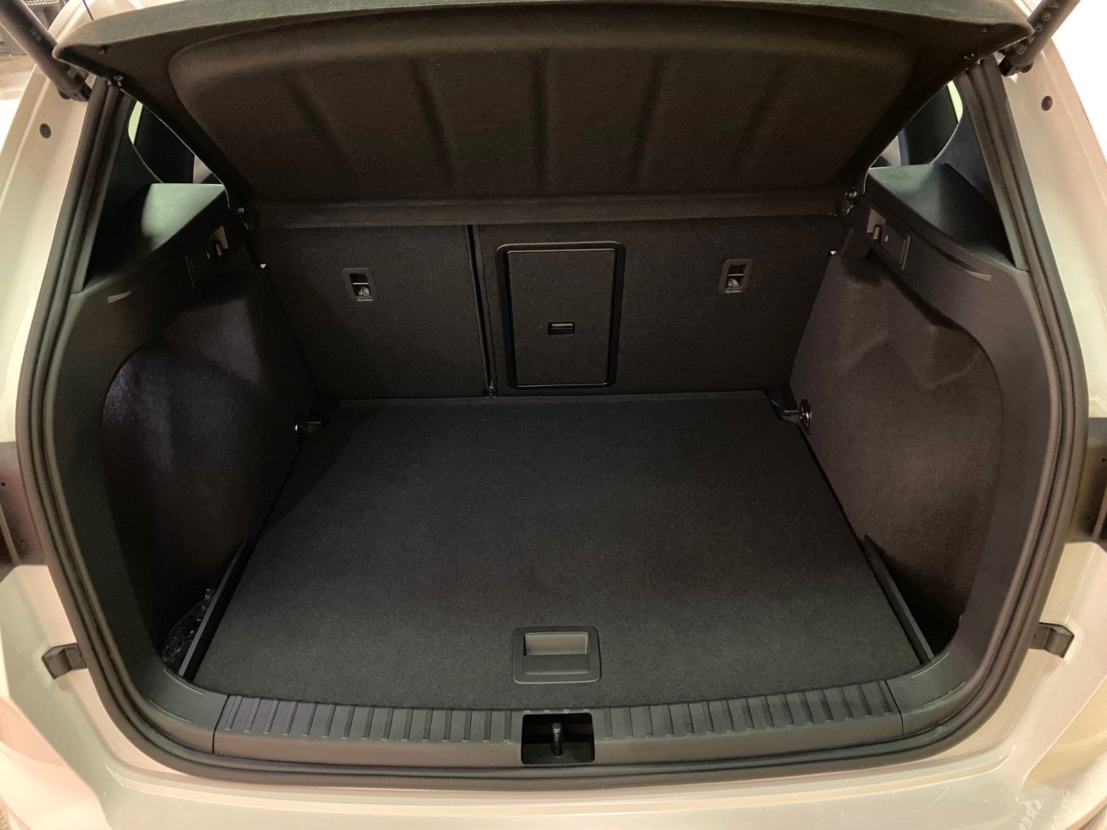 Fahrzeugabbildung CUPRA Ateca 1.5 TSI DSG+AHK schwenk+5 J Garantie+19"+