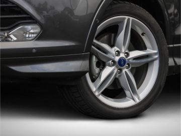 Ford Kuga Individual 2.0 TDCi 4x4 AHK Pano Teilleder 