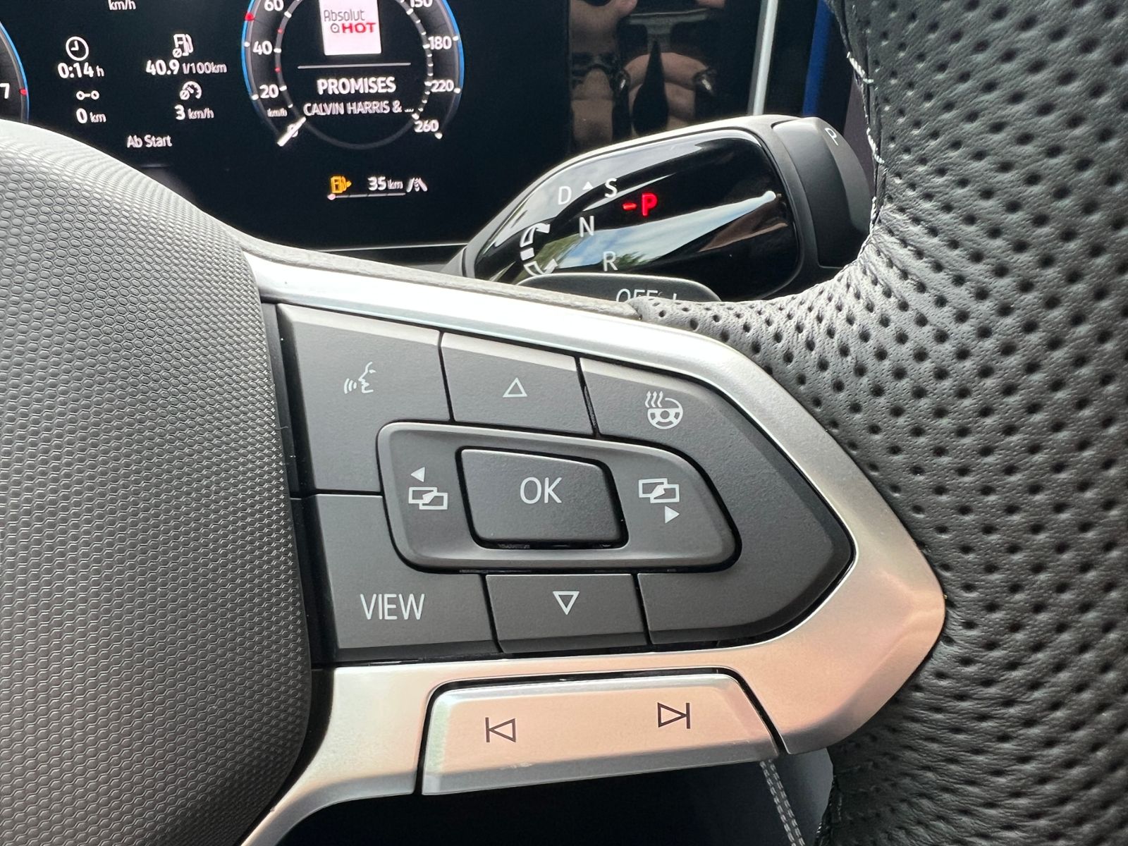 Fahrzeugabbildung Volkswagen Tiguan R-Line 1.5 eTSI DSG *AHK, IQ.Light, ACC,