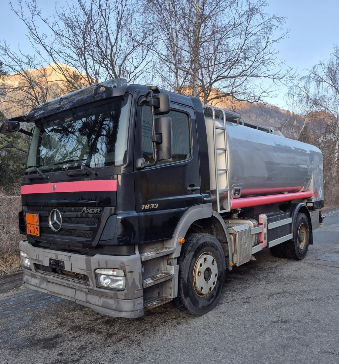Mercedes-Benz Axor 1833 4x2, E5, ADR, Diesel/Benzin, 2 Kammern