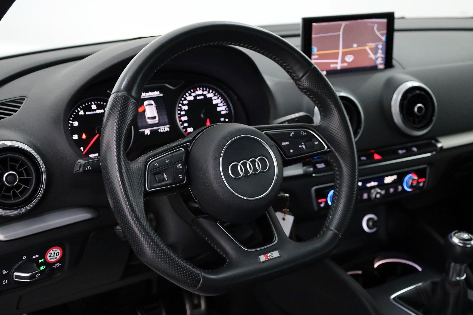 Fahrzeugabbildung Audi A3 S Line T.Leder,Navi,Xenon,ACC,SH,PDC,SR+WR