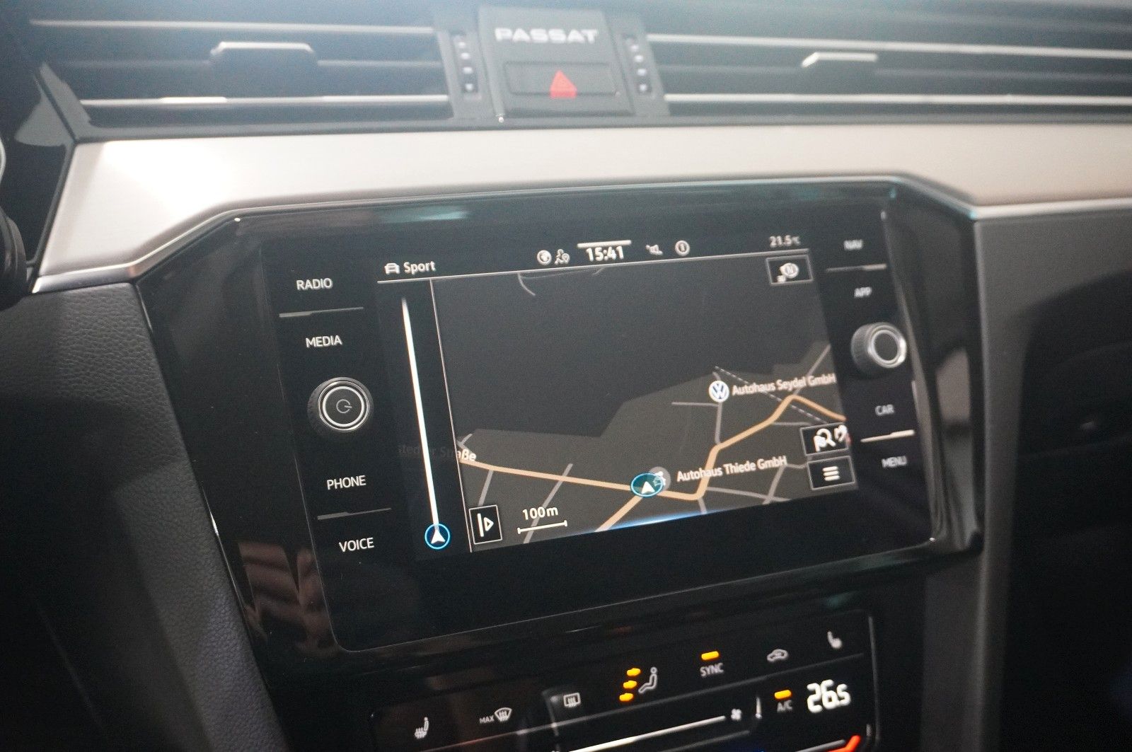 Fahrzeugabbildung Volkswagen Passat Vari. 2.0D R-LINE 4M NAVI/LED/KAMERA/AHK