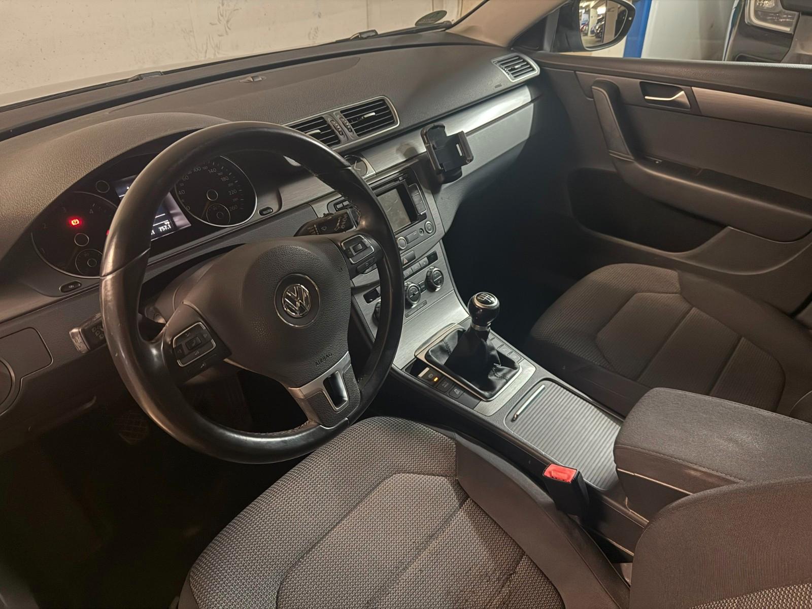 Volkswagen Passat 2012 — photo 10