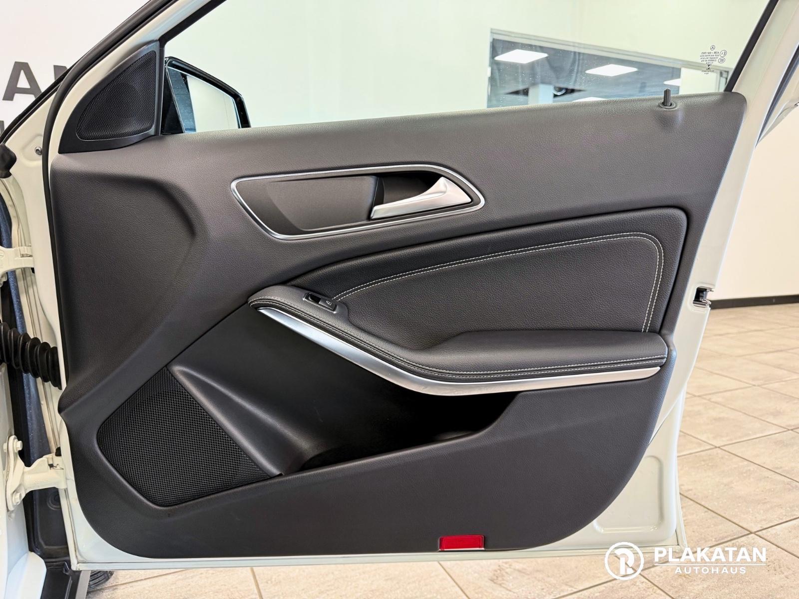 Mercedes-Benz GLA 200 AMG Night Packet Panorama Memory