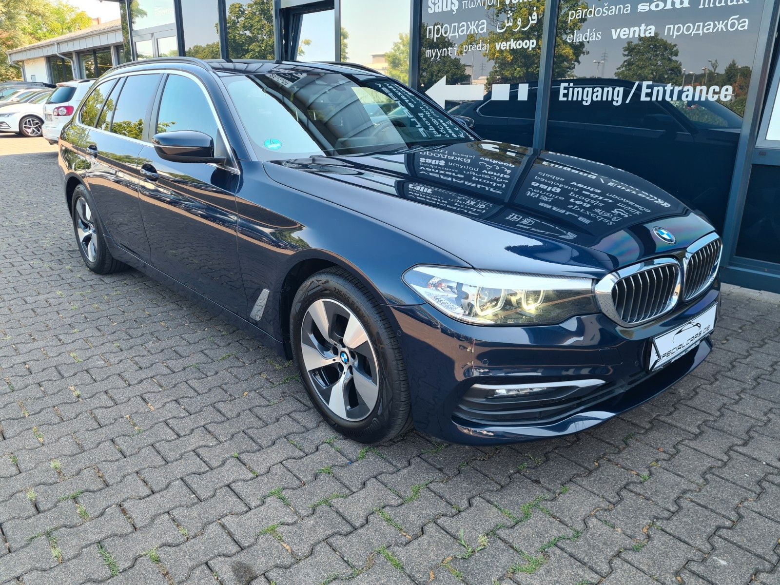 BMW BMW 520d xDrive - ASSISTS - PANO - AHK - CAM