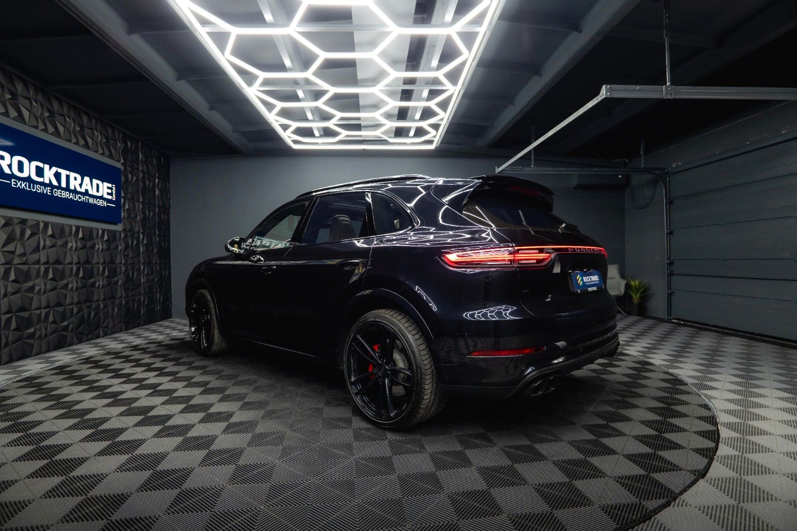 Fahrzeugabbildung Porsche Cayenne Turbo V8 Sport Chrono TECHART *ACC*PANO*