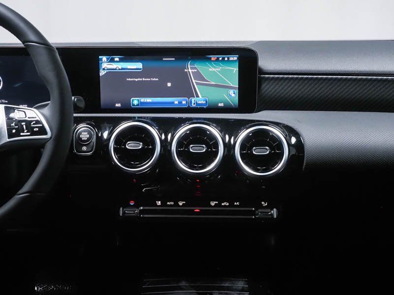Fahrzeugabbildung Mercedes-Benz A 200 Progressive*MultiBeam*360°*Totwinkel*Navi*