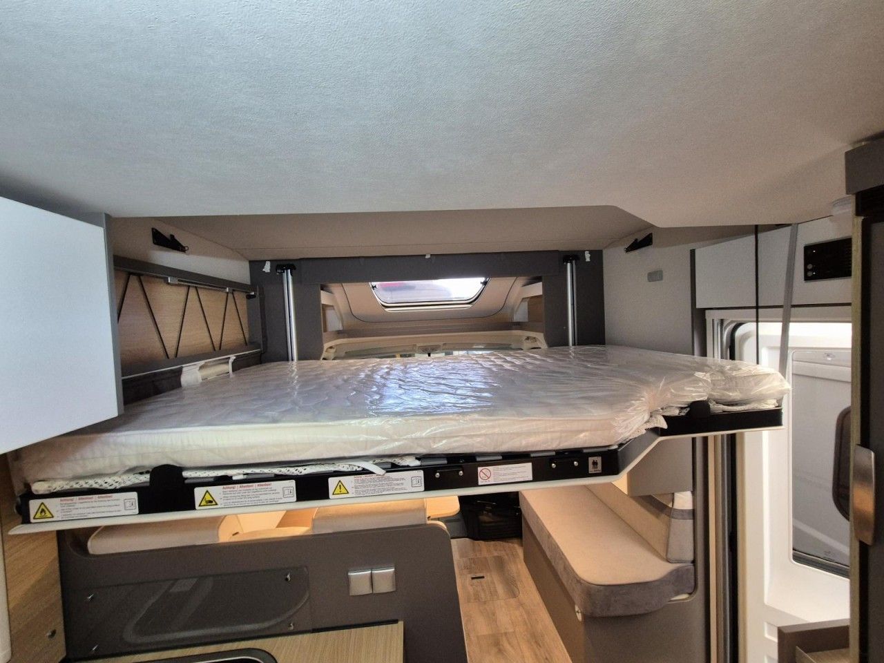 Fahrzeugabbildung LMC Lift H 630 Markise Navigation --TV SAT Radträger