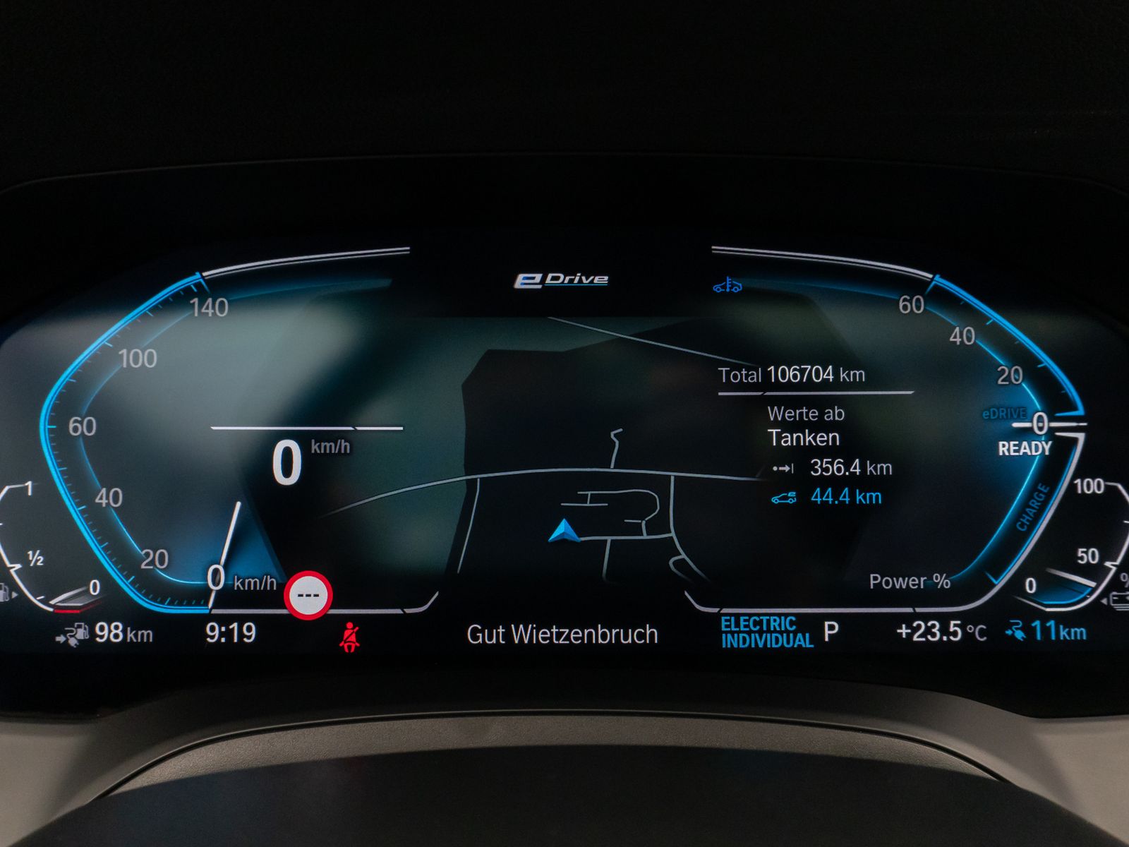 Fahrzeugabbildung BMW 330e xD SportLine Panorama Laser HUD DAB Komfort