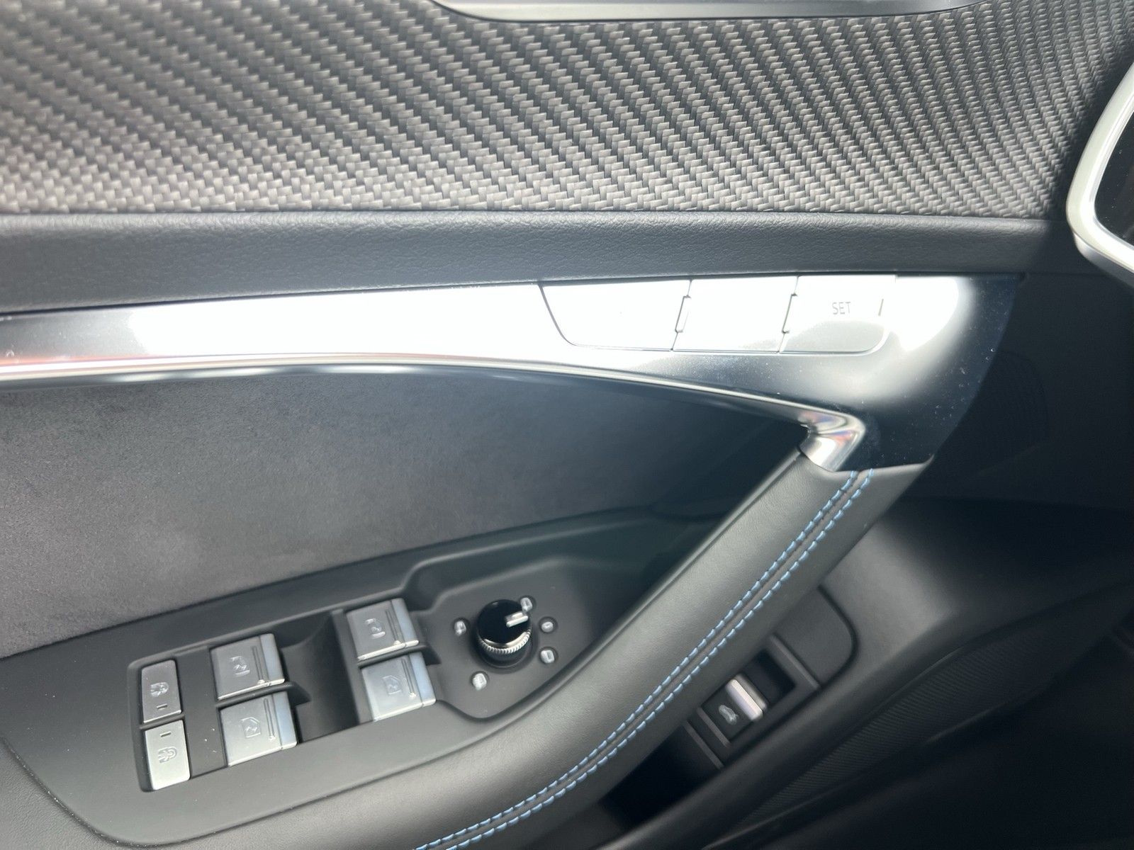 Fahrzeugabbildung Audi RS 6 Avant ASG 3 J./150t km RS-Dynamikpaket plus