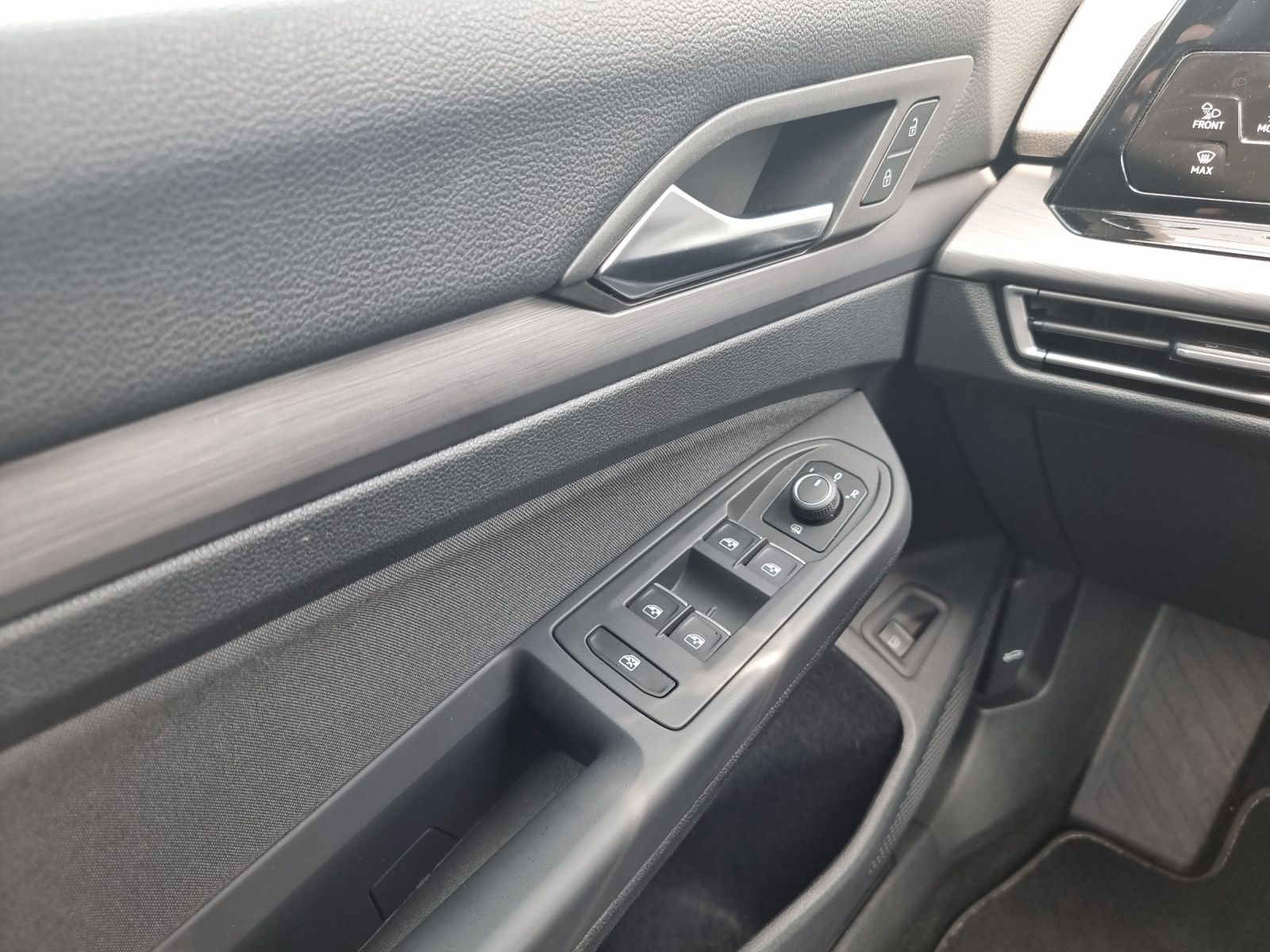 Fahrzeugabbildung Volkswagen Golf VIII Lim. Style eHybrid DSG IQ.Light ACC AH