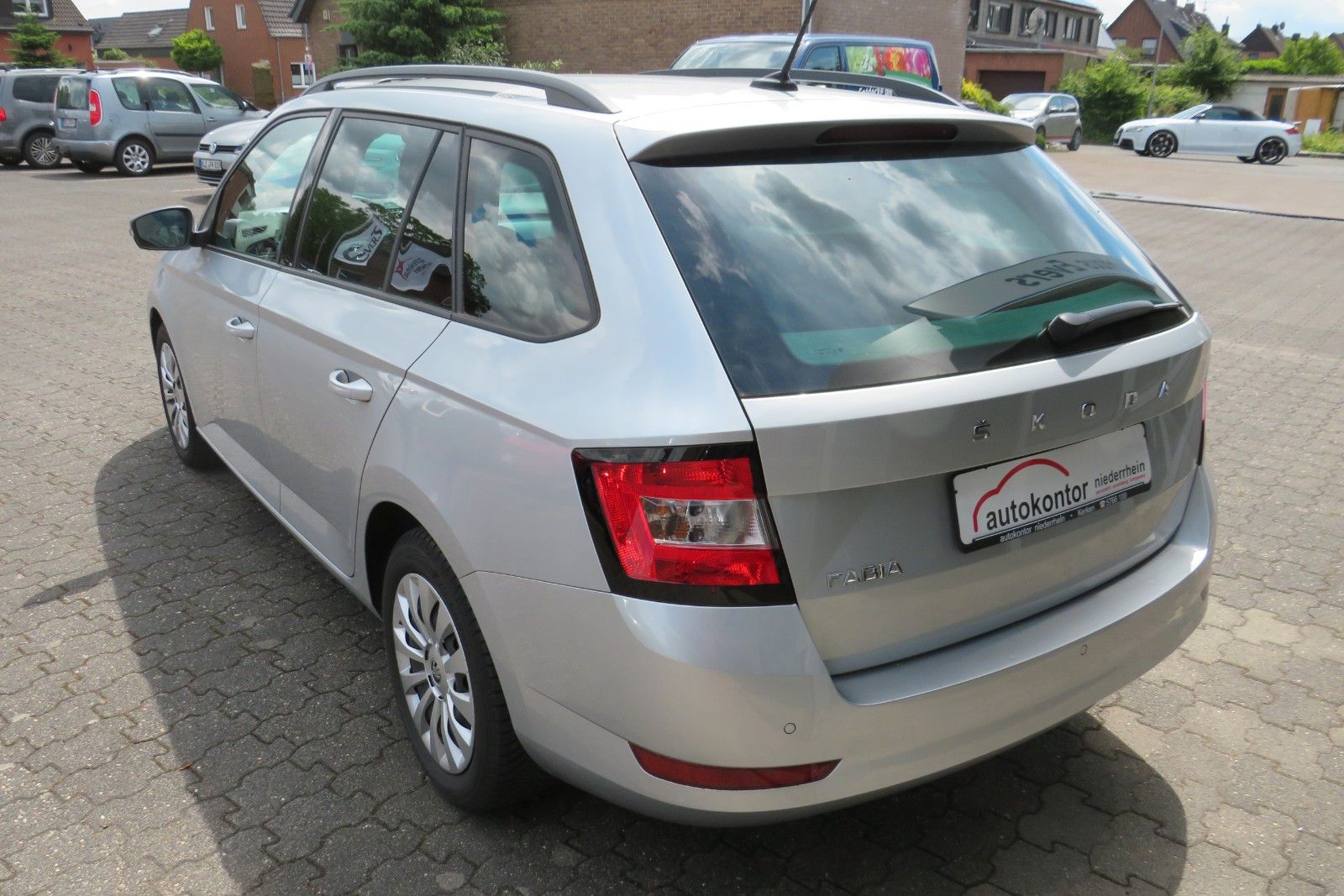 Fahrzeugabbildung SKODA Fabia Combi Ambition NAVI PDC GJ SITZH APP 1.HD