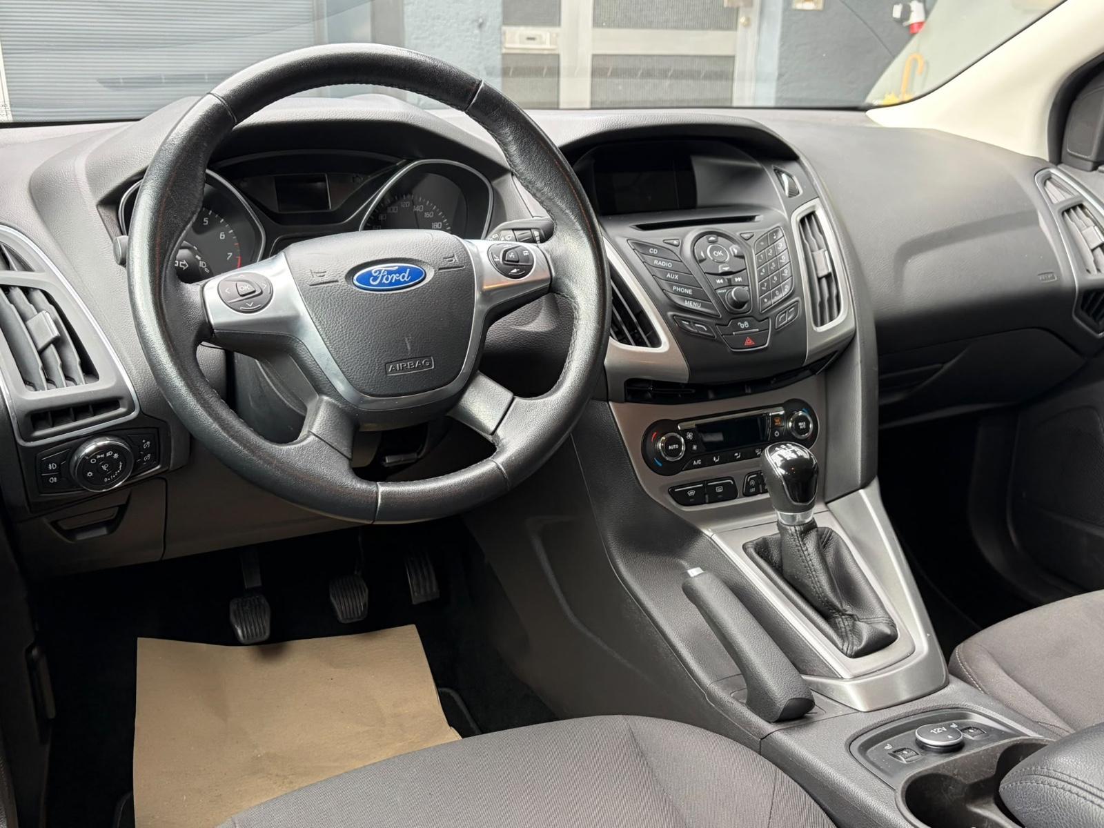 Ford Focus 2014 — photo 10