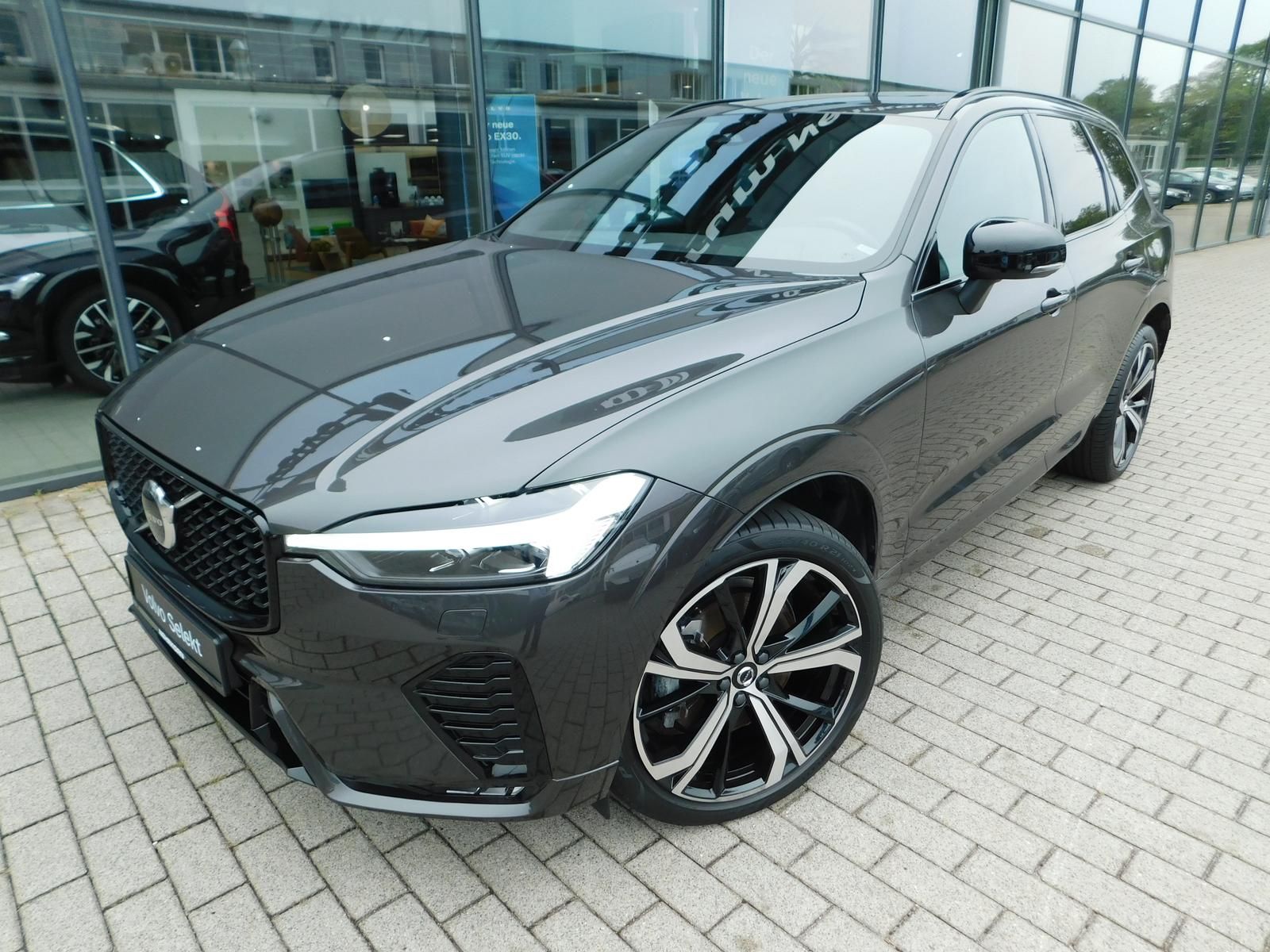 Fahrzeugabbildung Volvo XC60 B4D AWD Plus Dark "Panoramadach"