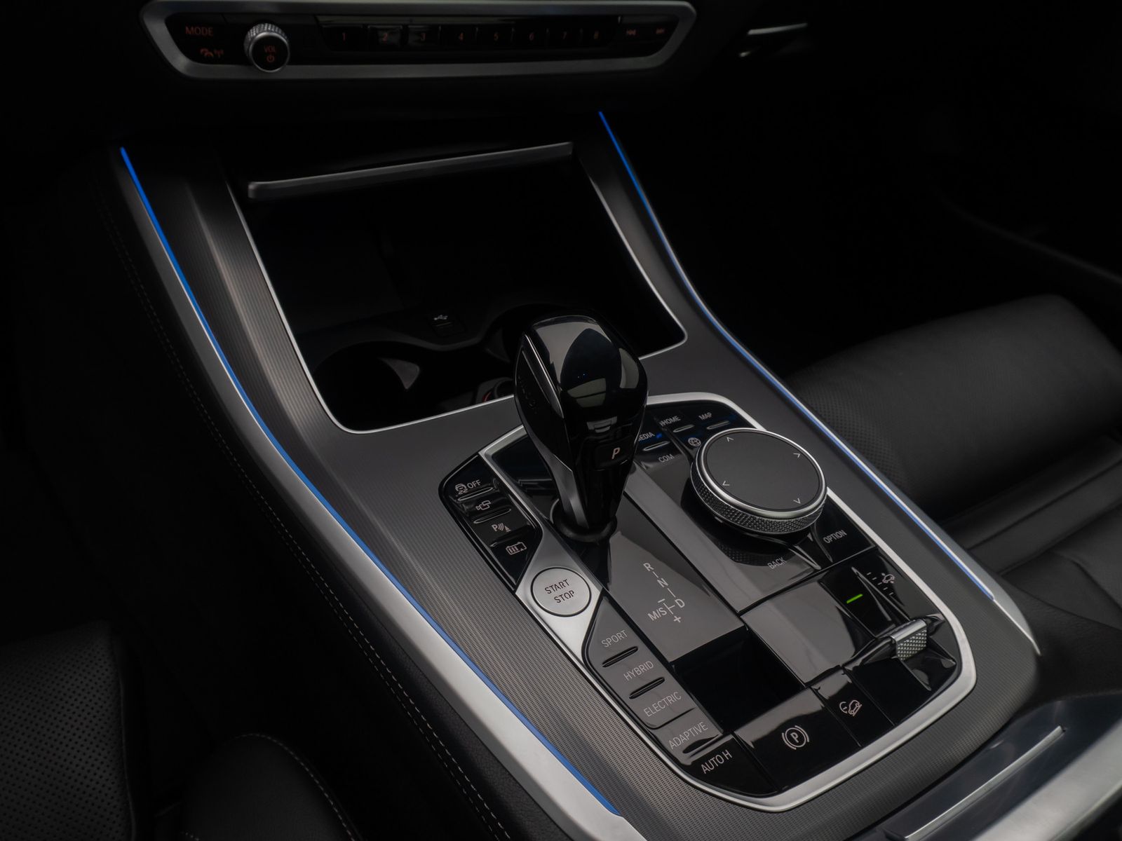 Fahrzeugabbildung BMW X5 xD45e M Sport 360° HUD Panorama DAB Massage