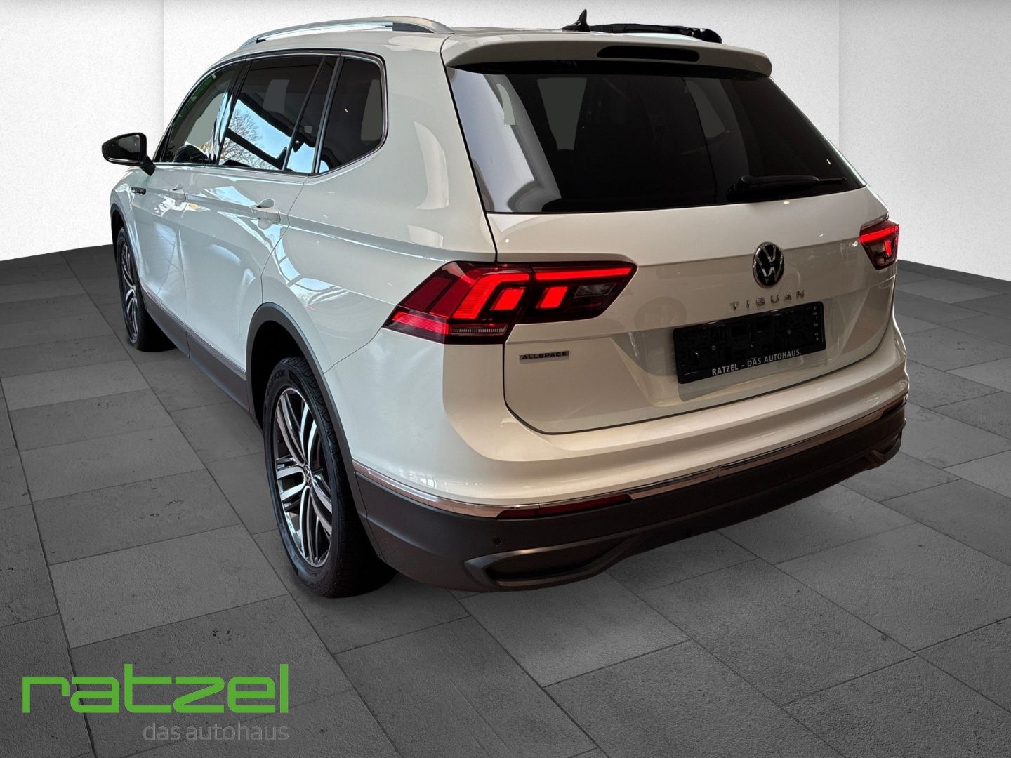 Fahrzeugabbildung Volkswagen Tiguan Allspace 2.0 TDI DSG Life AHK+LED+ACC Dig