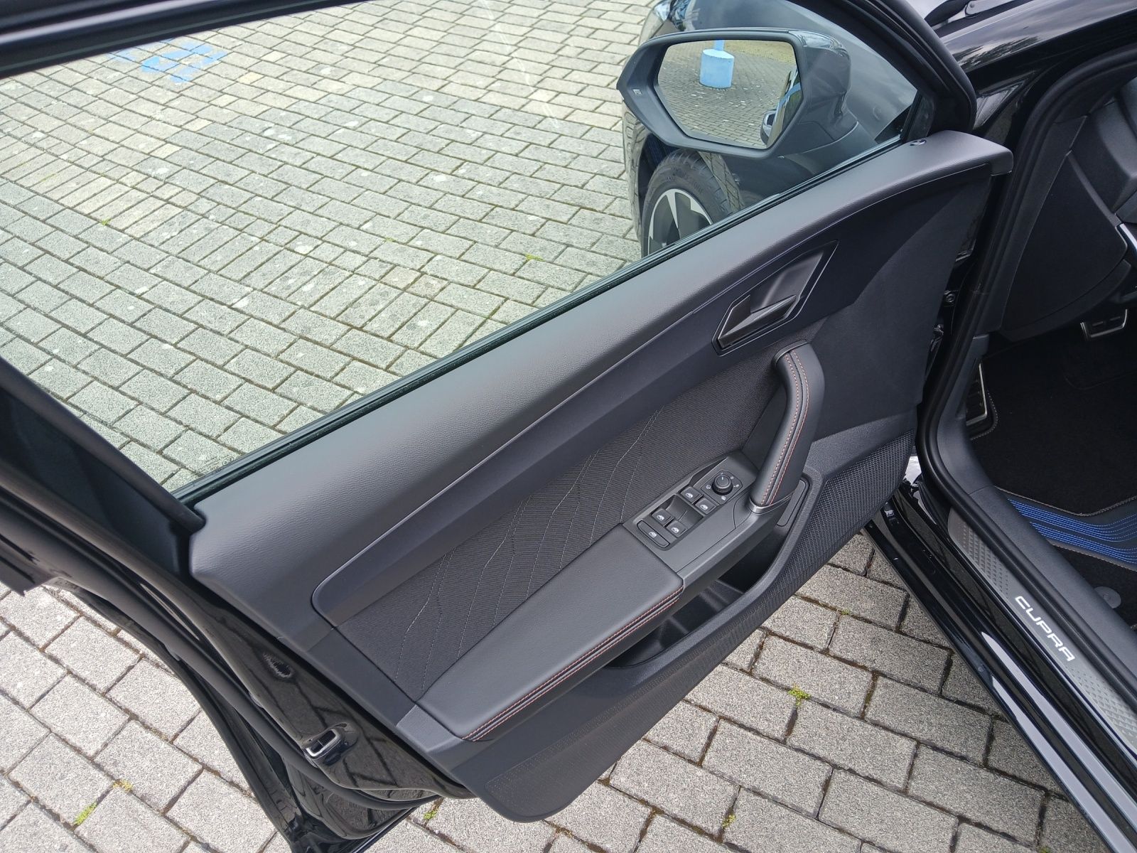 Fahrzeugabbildung CUPRA Leon Sportstourer 1.5 eTSI AHK Matrix