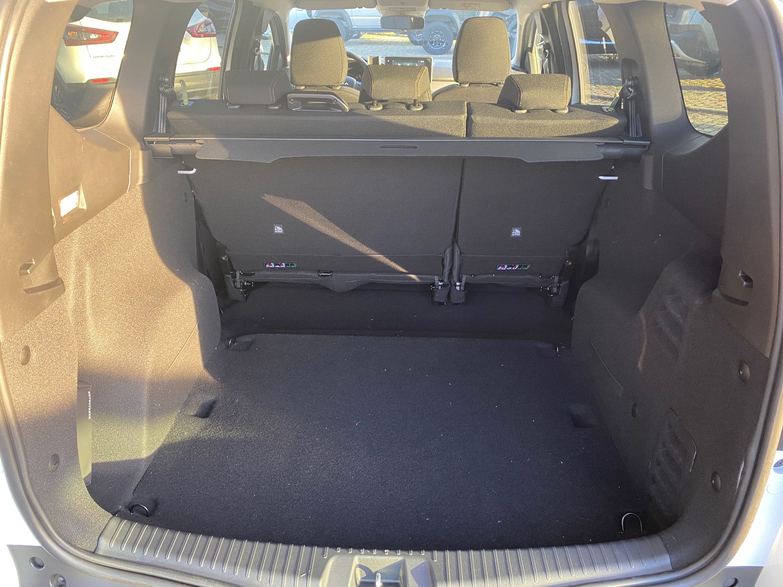 Fahrzeugabbildung Dacia Jogger Extreme 1.0 Kombi 110 PS+NAVI+KAMERA+TEMP