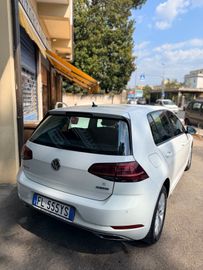 Volkswagen Golf - 6