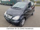Mercedes-Benz A 170 CDI AVANTGARDE mit grüner Plakate - gebrauchte Mercedes-Benz A 170 aus dem Jahr 2003