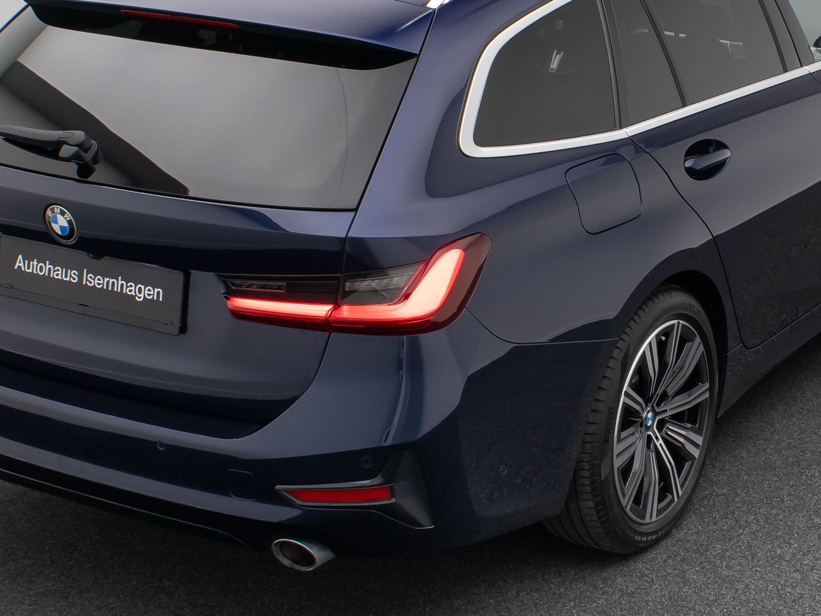 Fahrzeugabbildung BMW 330d xD SportLine DAB Laser DisKey HiFi Panorama