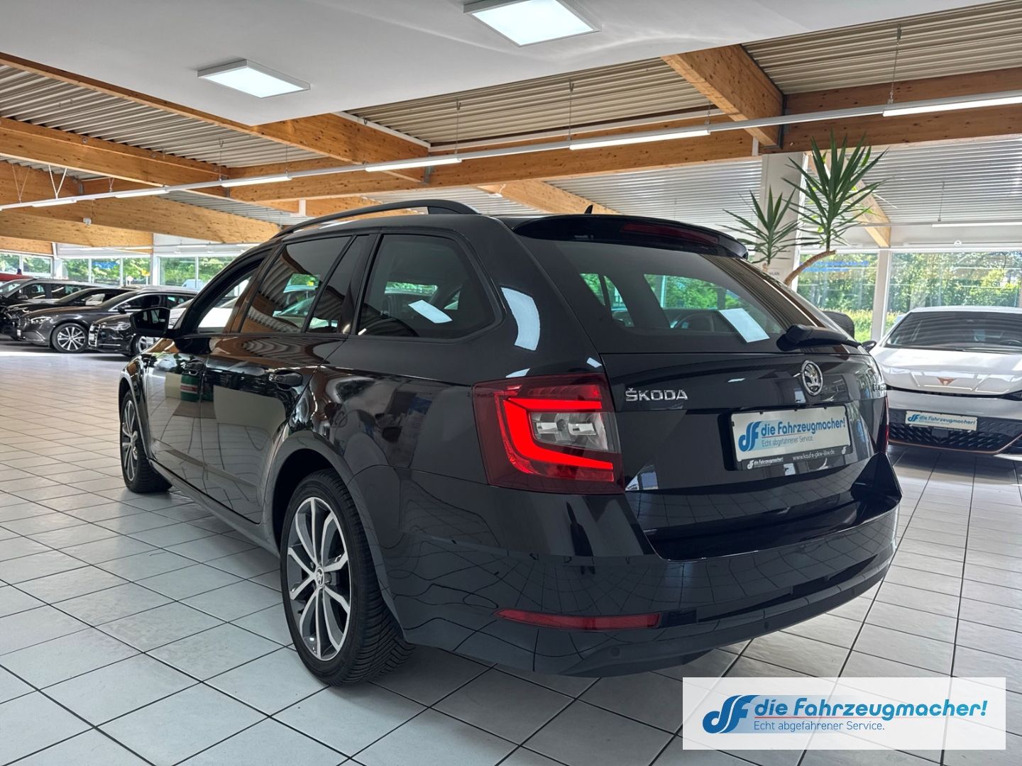 Fahrzeugabbildung SKODA Octavia Combi Drive 1,4 DSG 150PS AHK Navi LED B