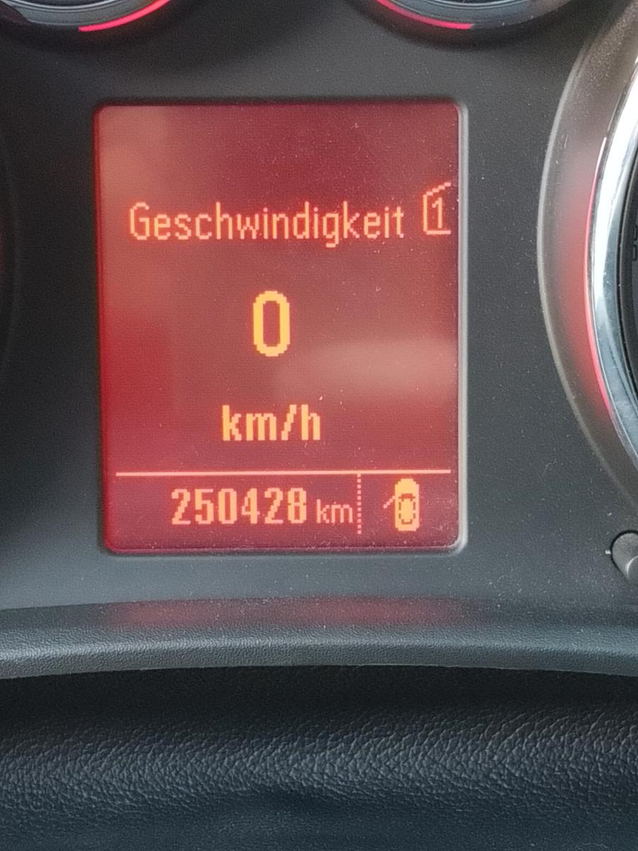 Opel Astra 2012 — photo 9