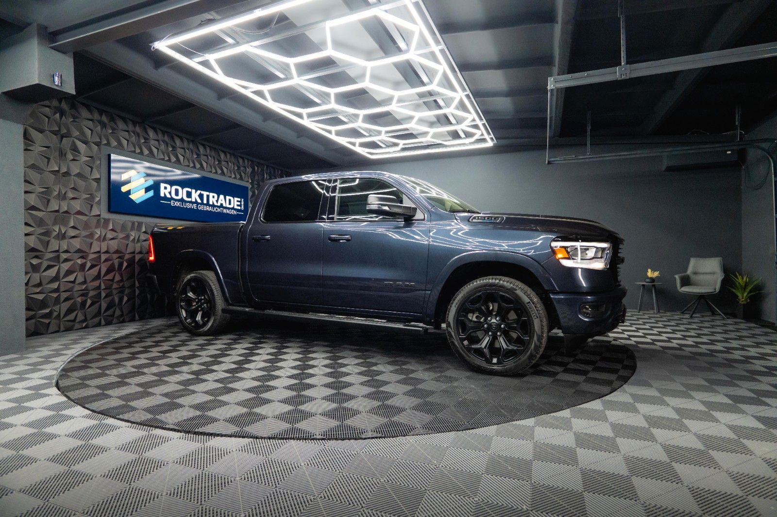 Fahrzeugabbildung Dodge RAM 5.7 V8 HEMI 4x4 NIGHT-Paket LARAMIE 22 Zoll